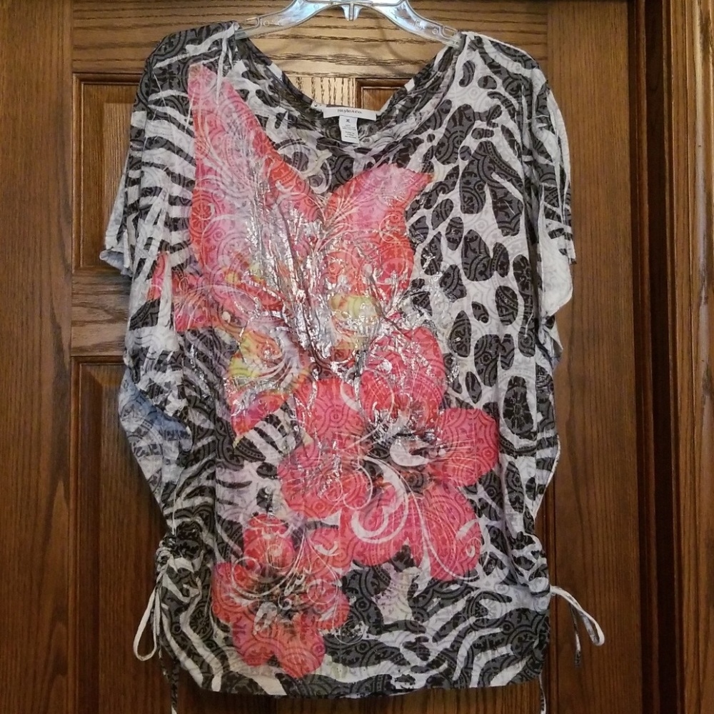 Pretty animal print short sleeve with pink flowers